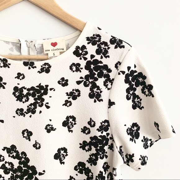 One Clothing White & Black Floral Crop Shirt - Picture 2 of 7